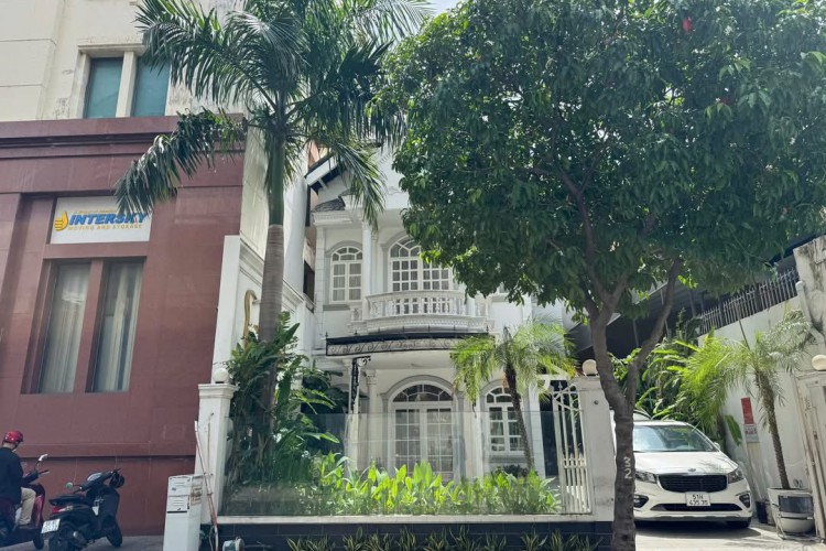 Bán biệt thự 20 Phan Kế Bính - DT 9x24m - 3 tầng - HĐT 80tr/thg - Giá 140 tỷ!