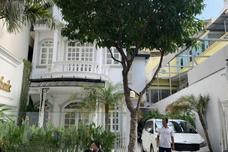 Bán biệt thự 20 Phan Kế Bính - DT 9x25m - 2 tầng - Giá 135 tỷ!