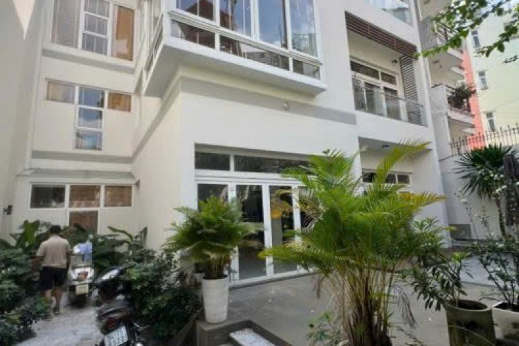 Bán biệt thự 221/13 Lê Văn Sỹ - DT 14x18m - 3 tầng - Giá 50 tỷ!