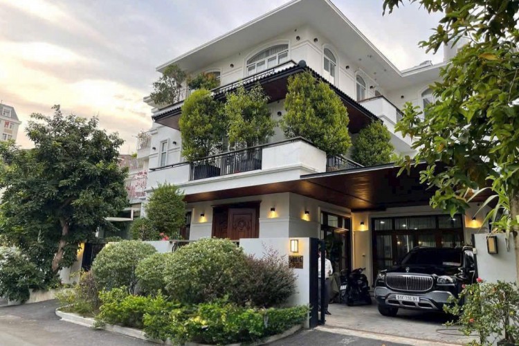 Bán biệt thự A4-19 Mỹ Gia 2 - DT 15x17m - 3 tấm sân vườn - Giá 85 tỷ!