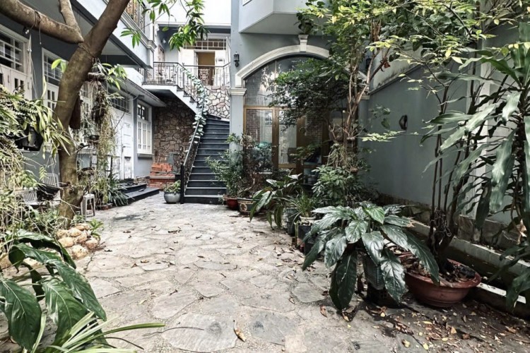 Bán biệt thự sân vườn A28 Cống Quỳnh - DT 13.14x25.3m - 6PN - Có dòng tiền ~3.000 USD/th - Giá 62 tỷ!