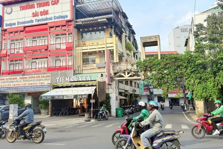Bán căn góc 2A Nguyễn Thái Sơn - DT 4,4x18m - 4 tấm - HĐT 70tr/thg - Giá 26,5 tỷ!