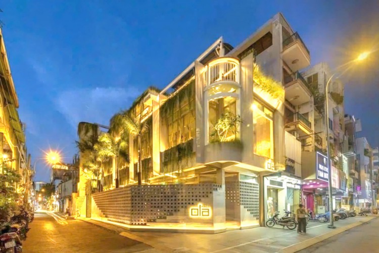 Bán góc 270-272 Hai Bà Trưng - DT 8,5x25m - 3 tầng - HĐT 350tr/thg - Giá 225 tỷ!