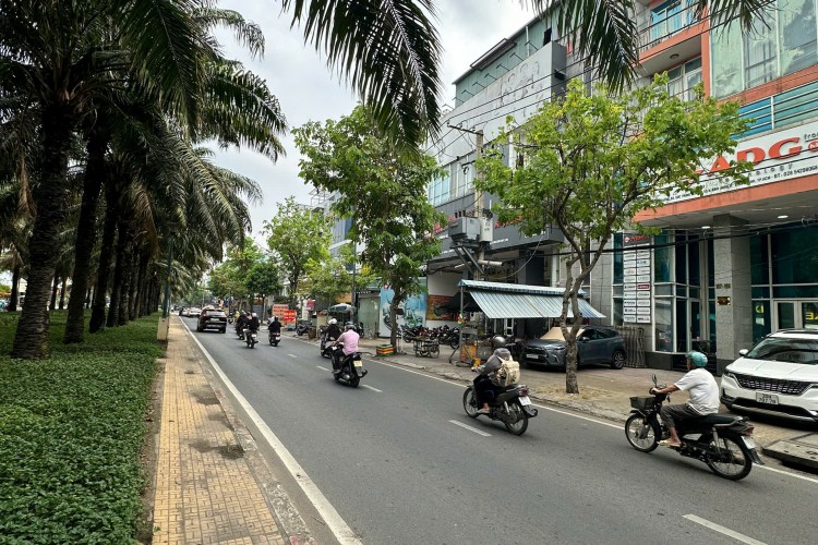 Bán khách sạn 171-173 đường 9A Khu Trung Sơn - DT 10x20m - Hầm + 5 tầng - HĐT 130tr/thg - Giá 65 tỷ!