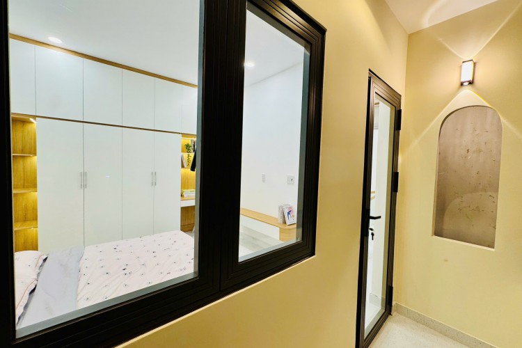 Bán nhà 100/81A Thích Quảng Đức - 4x12m - Một lầu - Giá 9,8 tỷ!