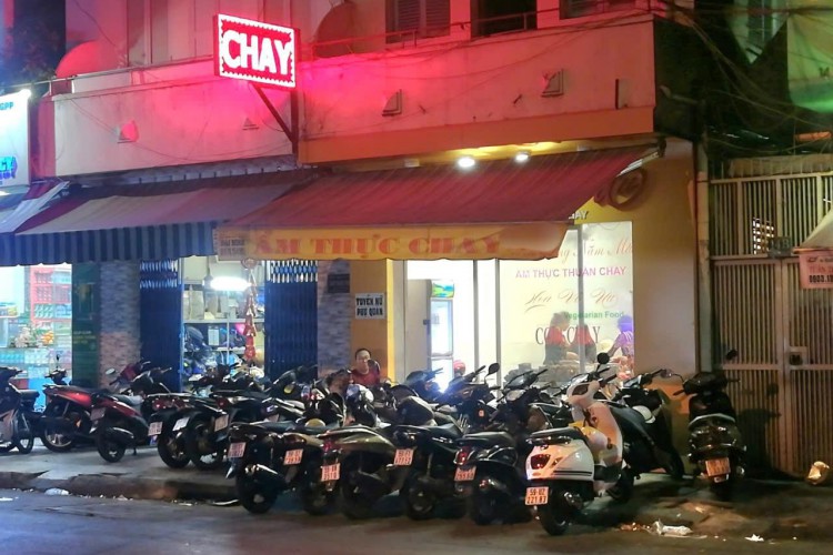 Bán nhà 16 Lê Quang Định - DT 4,5x30m - Cấp 4 - Giá 13 tỷ!