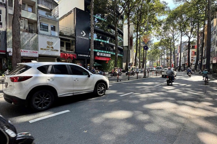 Bán nhà 164 Đường 3 Tháng 2 - DT 4,2x16m - 4 tấm - Giá 35 tỷ! 