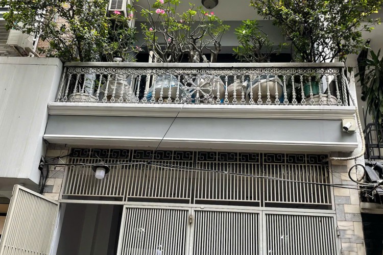 Bán nhà 176/4 Trần Huy Liệu - DT 4x17,5m - 3 tấm - Giá 16 tỷ!