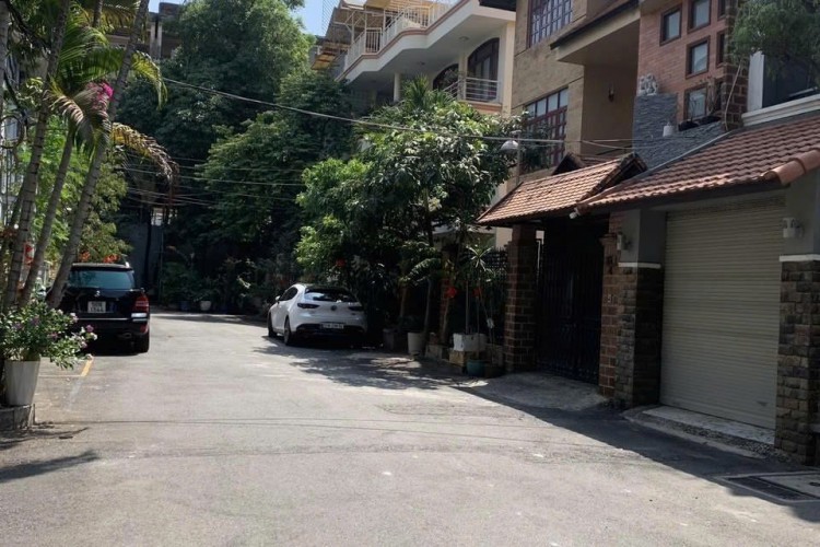 Bán nhà 220/7 Phan Văn Hân - DT 4,6x18m - 4 lầu - Giá 21 tỷ!