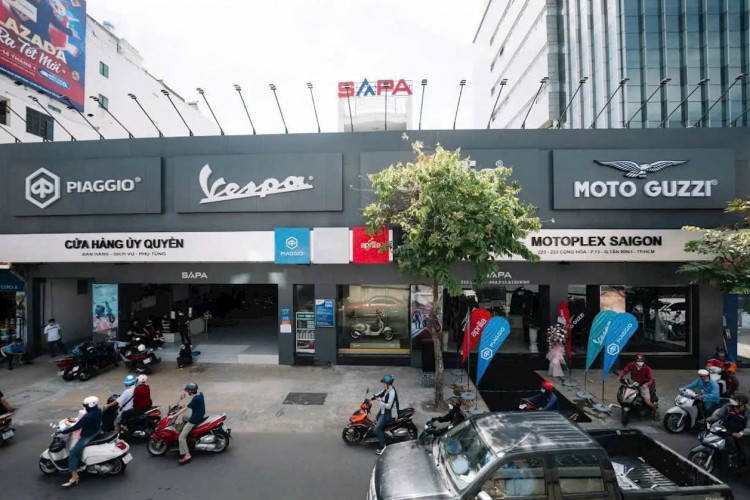 Bán nhà 223-233 Cộng Hòa - 27x45m = 1028m2 - 2 tầng - HĐT 300tr/thg - Giá 220 tỷ!