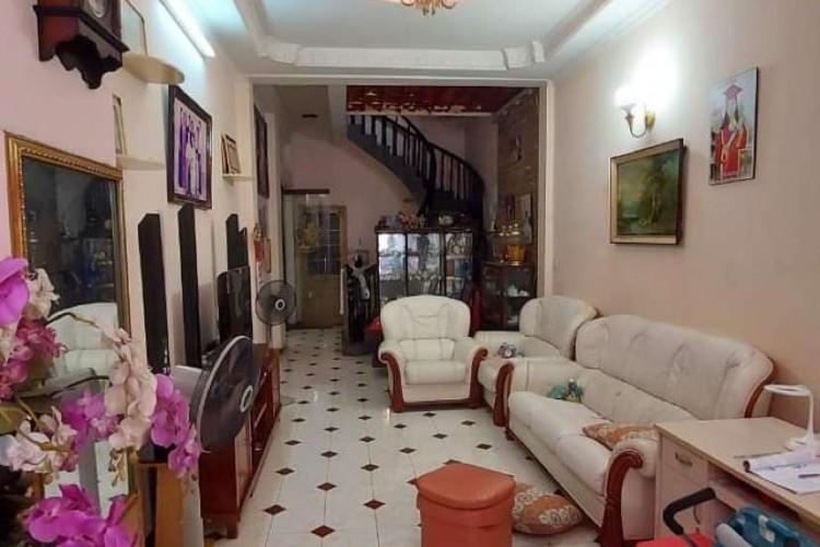 Bán nhà 25/38/1 Tôn Thất Tùng - DT 121m2 - Hai tầng - Giá 25 tỷ!
