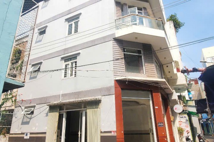 Bán nhà 30/28/23 Phùng Văn Cung - DT 4x10m - 4 tấm - Giá 11,2 tỷ!