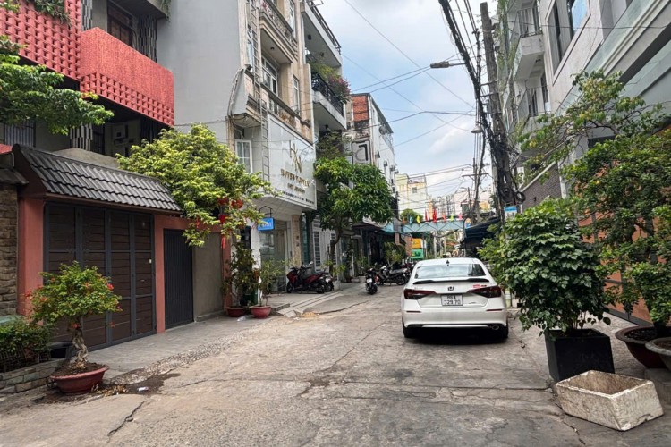 Bán nhà 31/10 Hoàng Dư Khương - 8x23m - 3 tầng - Giá 47 tỷ!