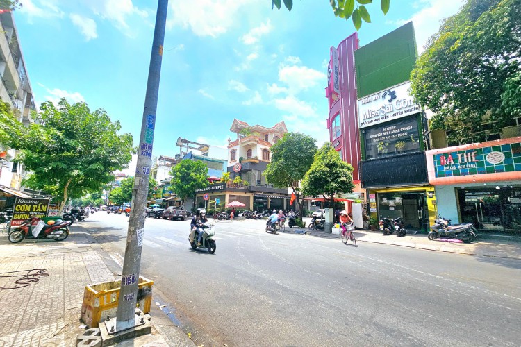 Bán nhà 364 Tân Sơn Nhì - DT 6x31m = 186m2 - Cấp 4 - Giá 36 tỷ!
