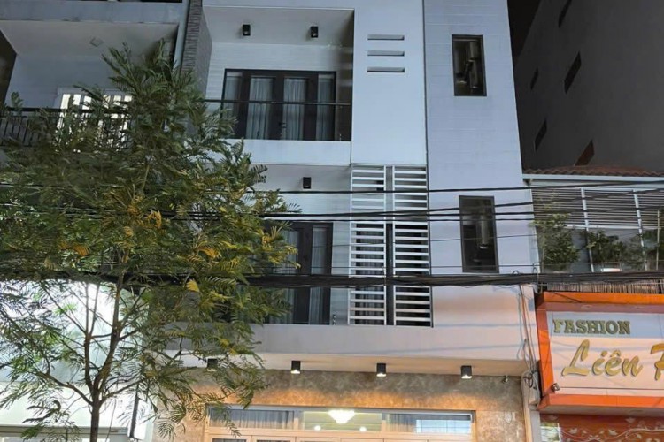 Bán nhà 41 Nguyễn Hồng Đào - 6,2x11m - 4 tầng - Giá 24 tỷ!