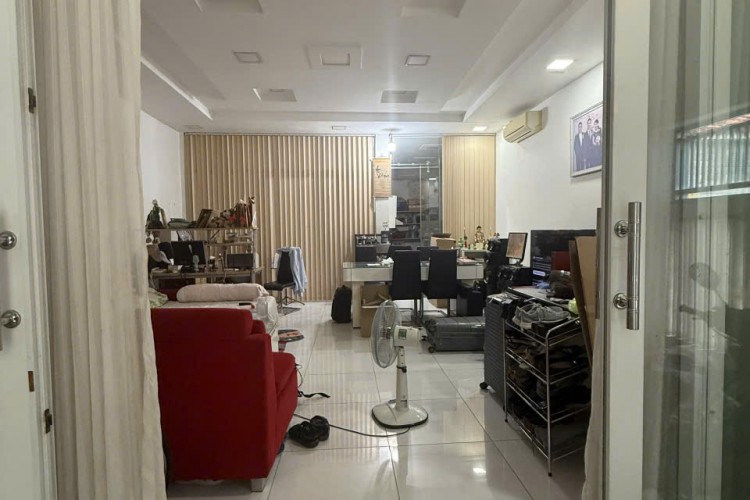 Bán nhà 4/1 Phạm Văn Hai - DT 5,7x15m - Một lầu - Giá 12 tỷ!