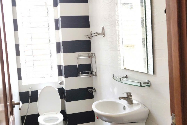 Bán nhà 4A Phan Thúc Duyện - DT 4,3x20m (NH 11,2m) - Hầm + 4 tầng - Giá 48 tỷ!