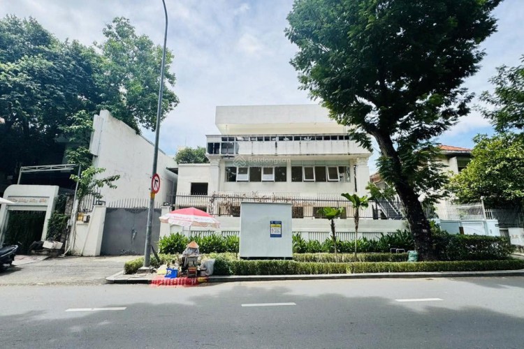 Bán nhà 50 Trương Định - DT 20x40m = 816m2 - Giá 650 tỷ!