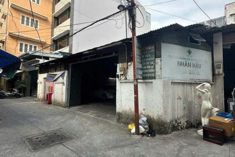 Bán nhà 500/4 Nguyễn Chí Thanh - DT 7,5x24m = 180m2 đất ở - Cấp 4 - Giá 35 tỷ!