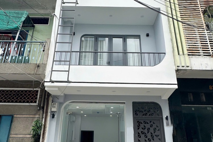 Bán nhà 84 Võ Thành Trang - DT 63m2 - 3 tấm 7PN - KT 65tr/thg - Giá 12,8 tỷ!