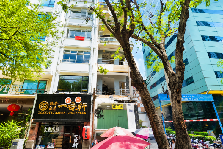 Bán nhà 8A1 Lê Thánh Tôn - 4,5x18m - 7 tầng - KT 6000USD/thg - Giá 100 tỷ!