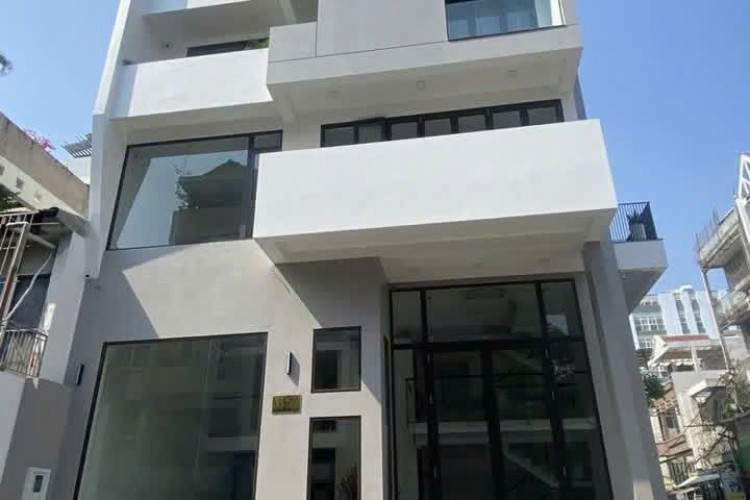 Bán nhà góc 450A-452 Trần Hưng Đạo - 8x25m - 6 tấm - HĐT 120tr/thg - Giá 115 tỷ!