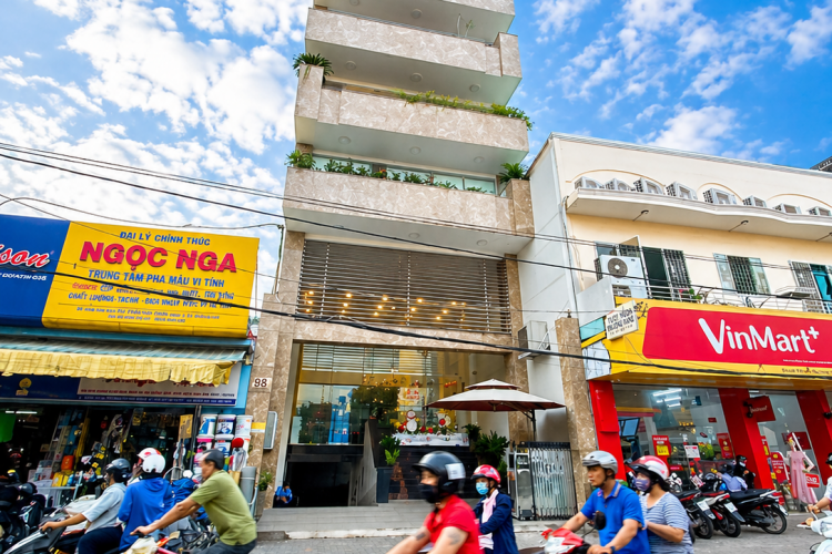 Bán tòa nhà 98 Lâm Văn Bền - 7,8x28m - Hầm + 8 tầng - Giá 78 tỷ!