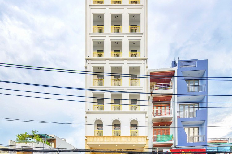 Bán toà nhà 990F Âu Cơ - DT 9x32m - Hầm + 9 tầng - HĐT 300tr/thg - Giá 85 tỷ!