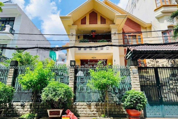 Biệt thự MTNB thông Nguyễn Oanh - DT 16x21m - 3 tấm có sân vườn - Giá 36 tỷ!