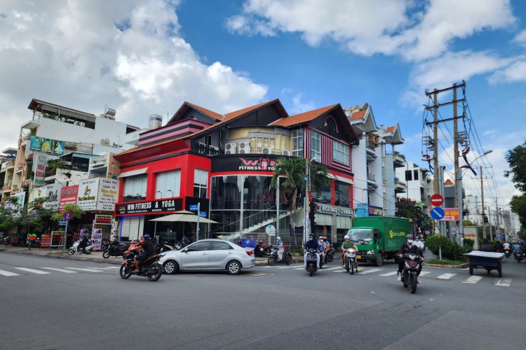 2MTKD Tân Sơn Nhì - Nguyễn Cửu Đàm - DT 17x16m - Ba lầu - Giá 318 triệu/tháng.