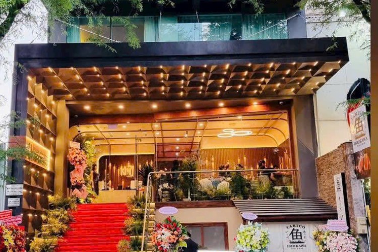 Khách sạn Kin Hotel - 36-38 Thái Văn Lung - DT 9x27m - Hầm + 11 tầng - 68 phòng - HĐT 10,8 tỷ/năm - Giá 550 tỷ!